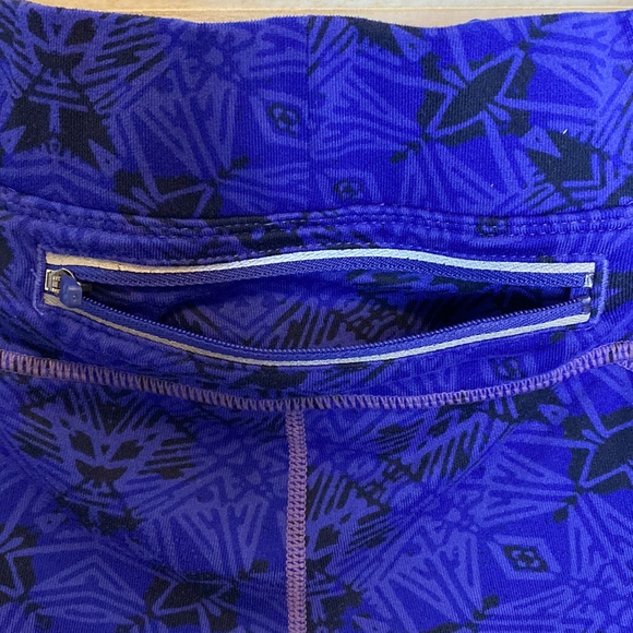 Athleta Cropped Leggings. Size Small - Picture 6 of 8